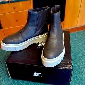 Sorel boots sz 9 women’s good for winter and rain!
